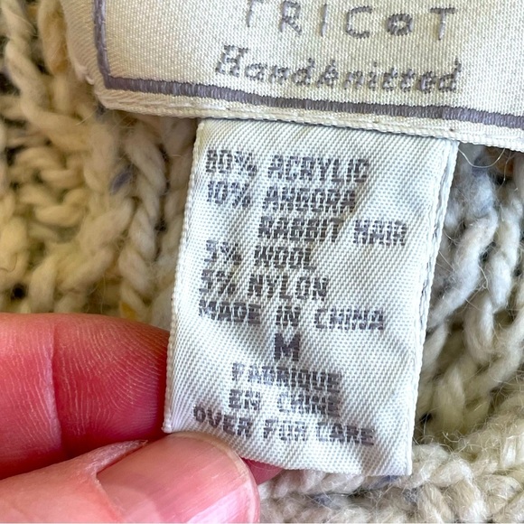 Hand-Knitted Sweater – Crewneck with Decorative Buttons – Size Medium - Picture 6 of 9